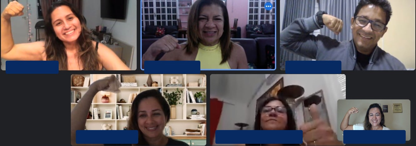 Turma online da Free to Speak em momento de aula